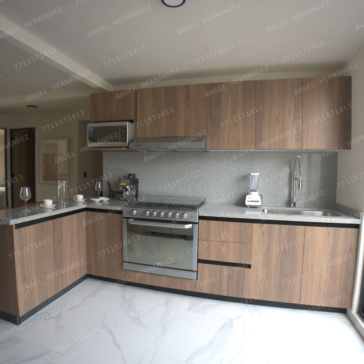 Cocina en L con cubierta de granito en Creta Planta Baja, Basalto