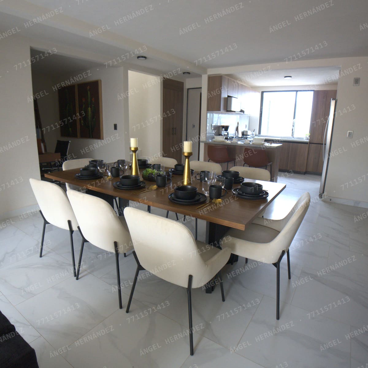 Comedor con la cocina al fondo en Creta Planta Alta, Basalto