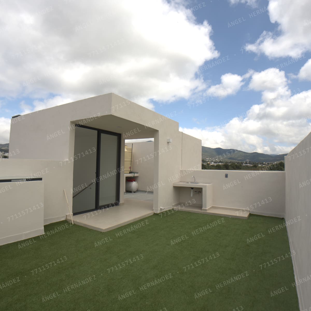 Azotea con preparación para roof garden; el pasto sintético es de la casa muestra, en Fraccionamiento Los Olivos