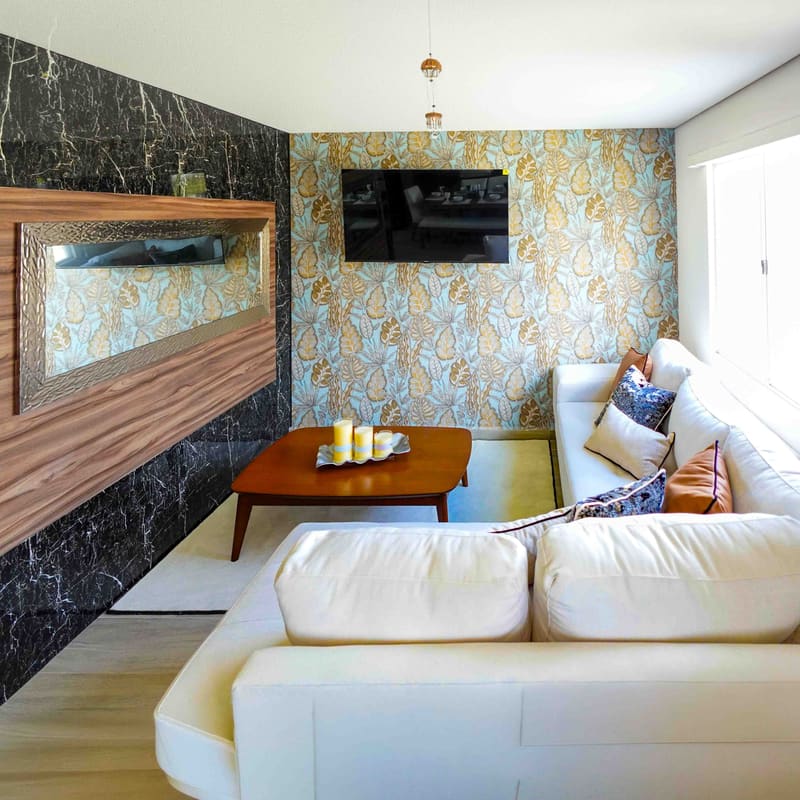 Estancia de sala comedor con luz natural en casa muestra Castilla