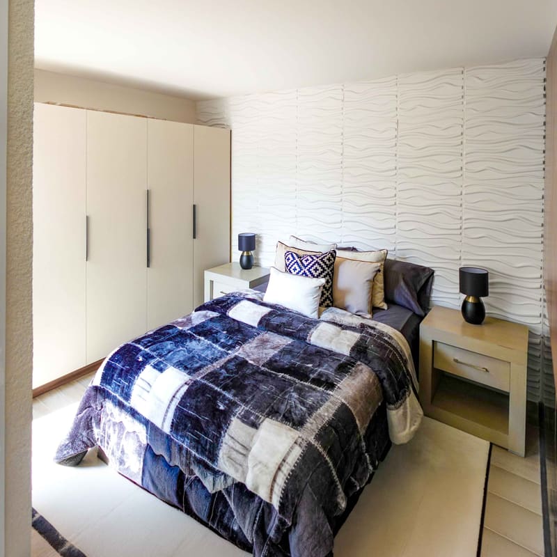 Recámara en planta baja con cancel y clóset en modelo Castilla, Real Bilbao