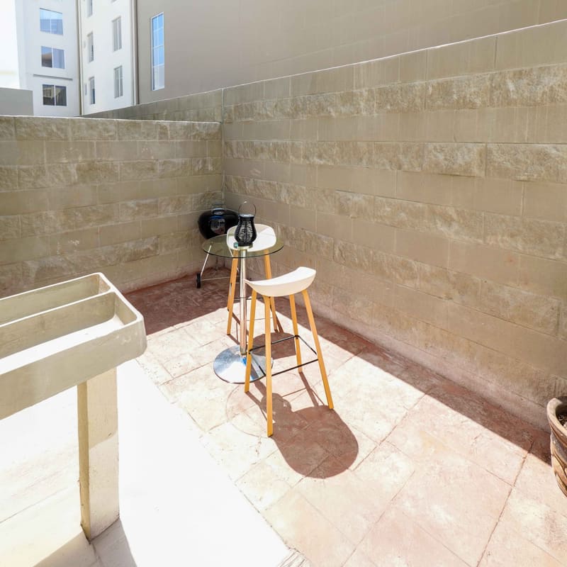 Terraza techada con vista al exterior en modelo Castilla, Real Bilbao