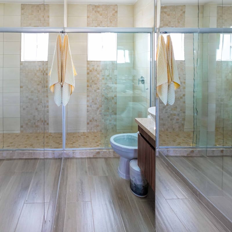 Recámara principal con acceso a baño privado en Castilla, Real Bilbao