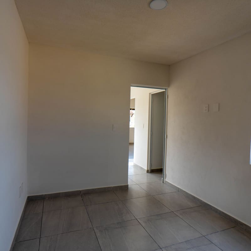 Tercera recámara con closet empotrado en planta alta de Málaga