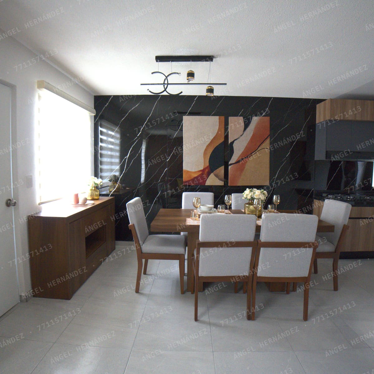 Comedor para seis junto a la cocina en casa muestra Málaga, Real Madeira