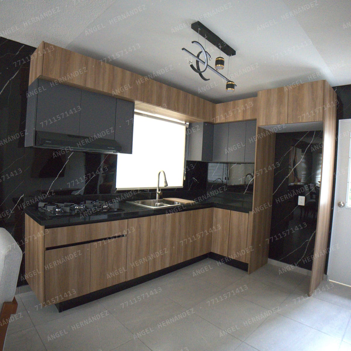 Cocina montada para exhibición; muebles y equipo de la casa muestra no se incluyen en casa muestra Málaga, Real Madeira