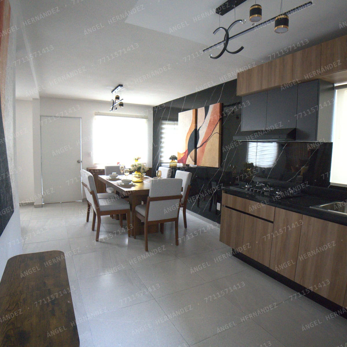 Comedor y cocina de la casa muestra, abiertos a la sala en casa muestra Málaga, Real Madeira