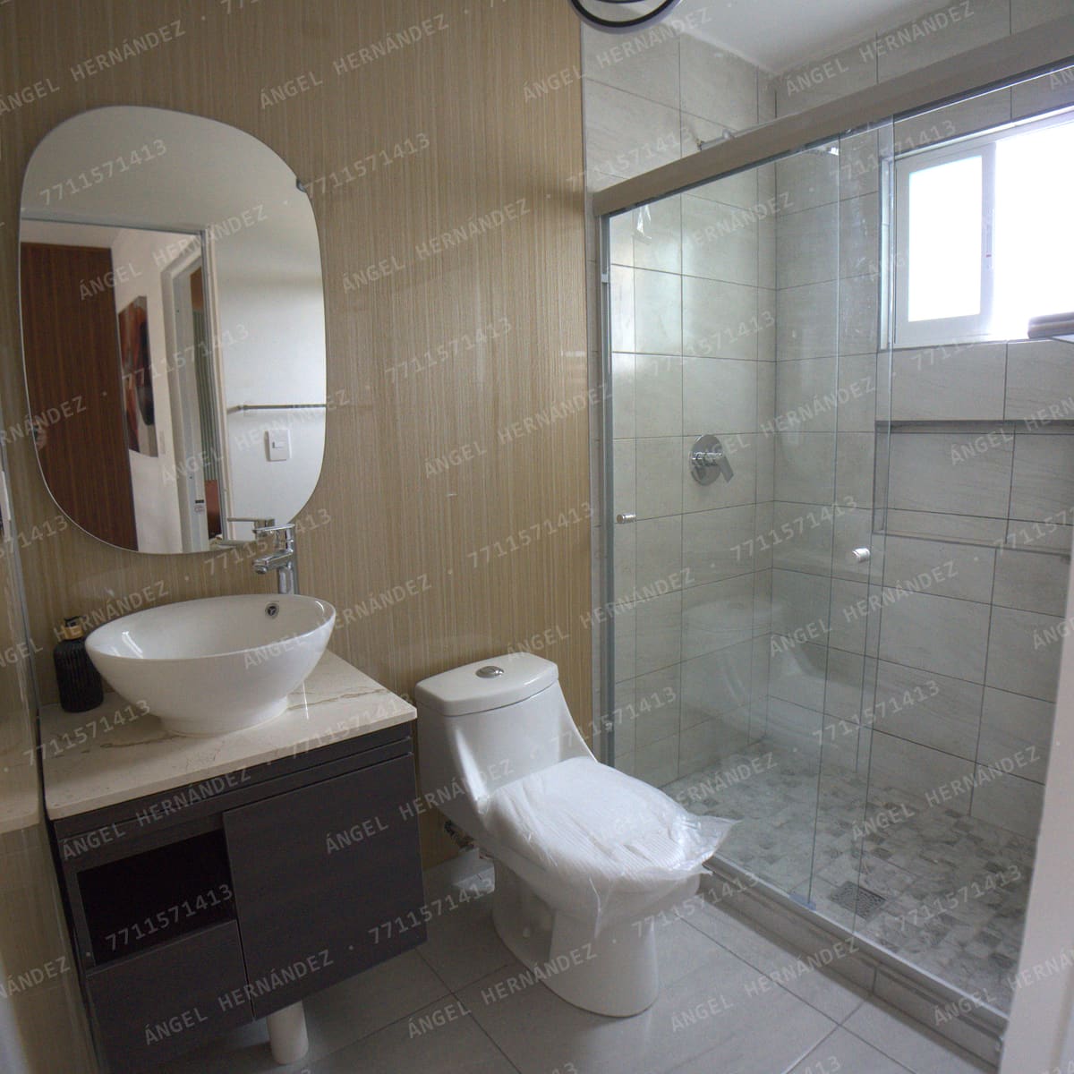 Baño completo de planta alta en casa muestra Málaga, Real Madeira