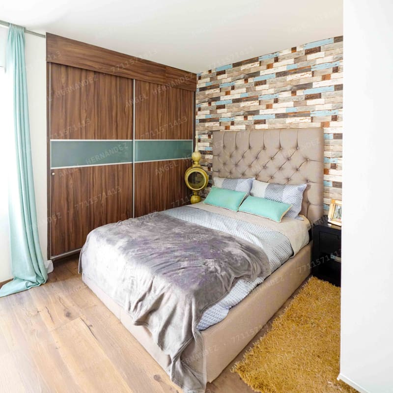 Recámara junior con cama matrimonial y clóset en planta alta de modelo Montesino