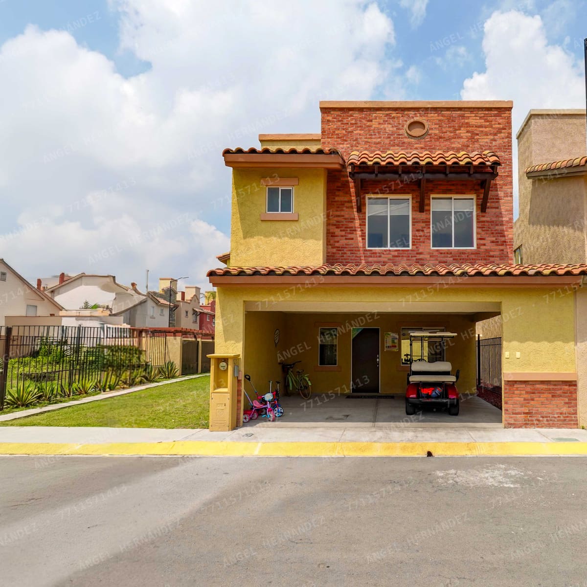 Fachada horizontal con cochera techada en modelo Pontevel Plus, Real Madeira, Pachuca