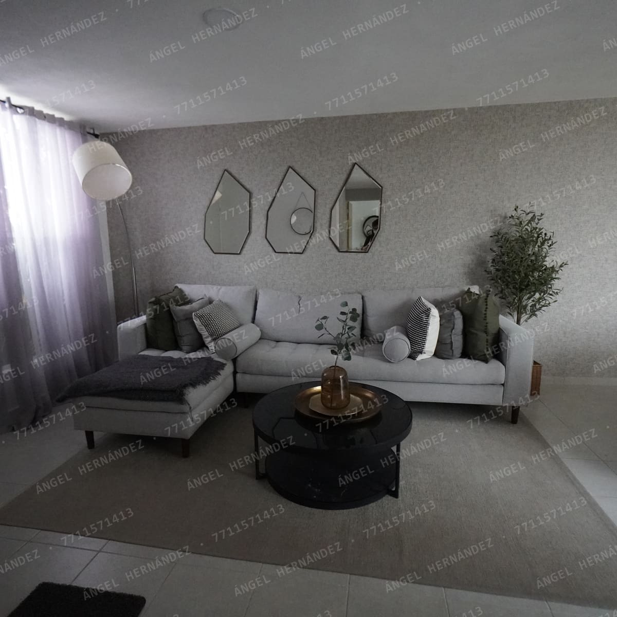 Escalera contemporánea en casa muestra Marsella, San Luis III