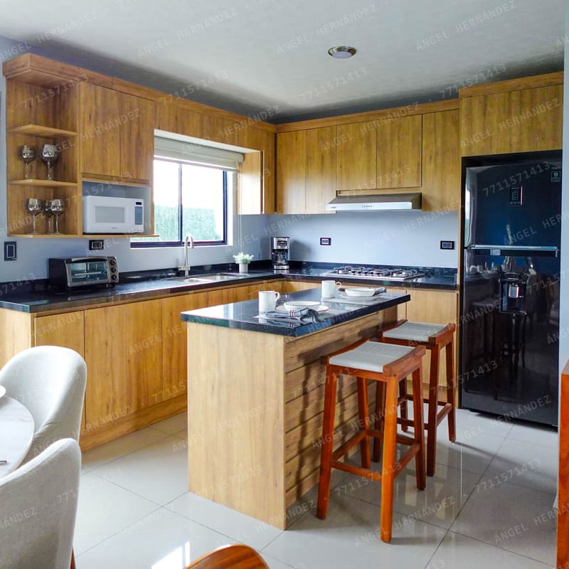 Cocina integral con barra desayunadora en modelo Amaral Ampliada, Zempoala
