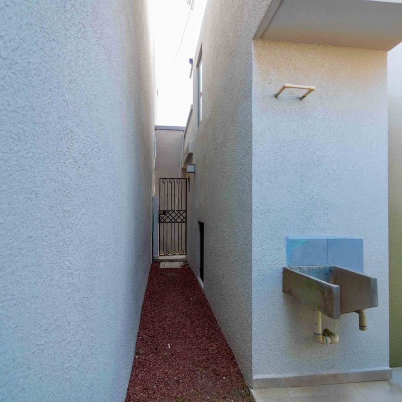 Pasillo distribuidor en planta alta de casa muestra Molinara