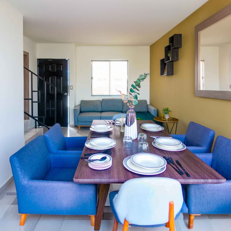 Comedor de cuatro plazas en estancia de modelo Molinara, Señeros