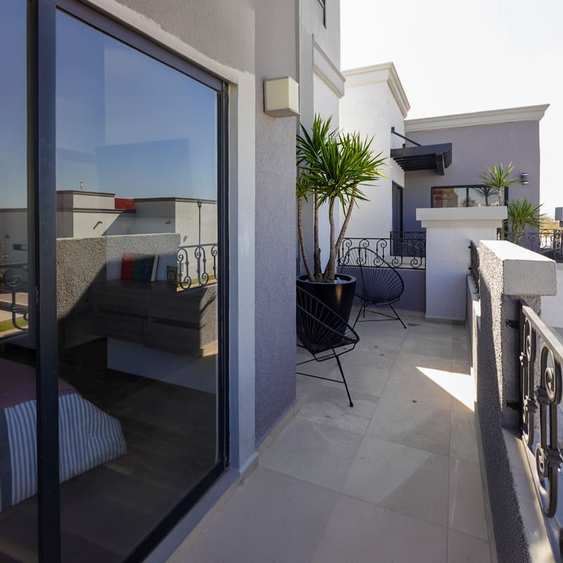 Terraza en planta alta de casa muestra Trebbiano, Señeros
