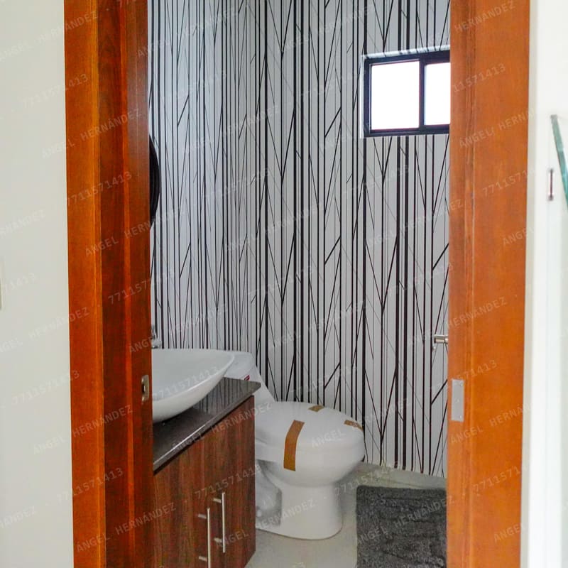 Medio baño de visitas en planta baja de modelo Vermentino Ampliada