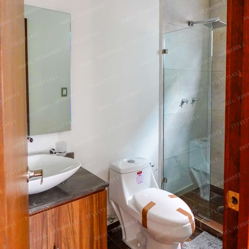 Baño secundario en planta alta de modelo Vermentino Ampliada, Zempoala